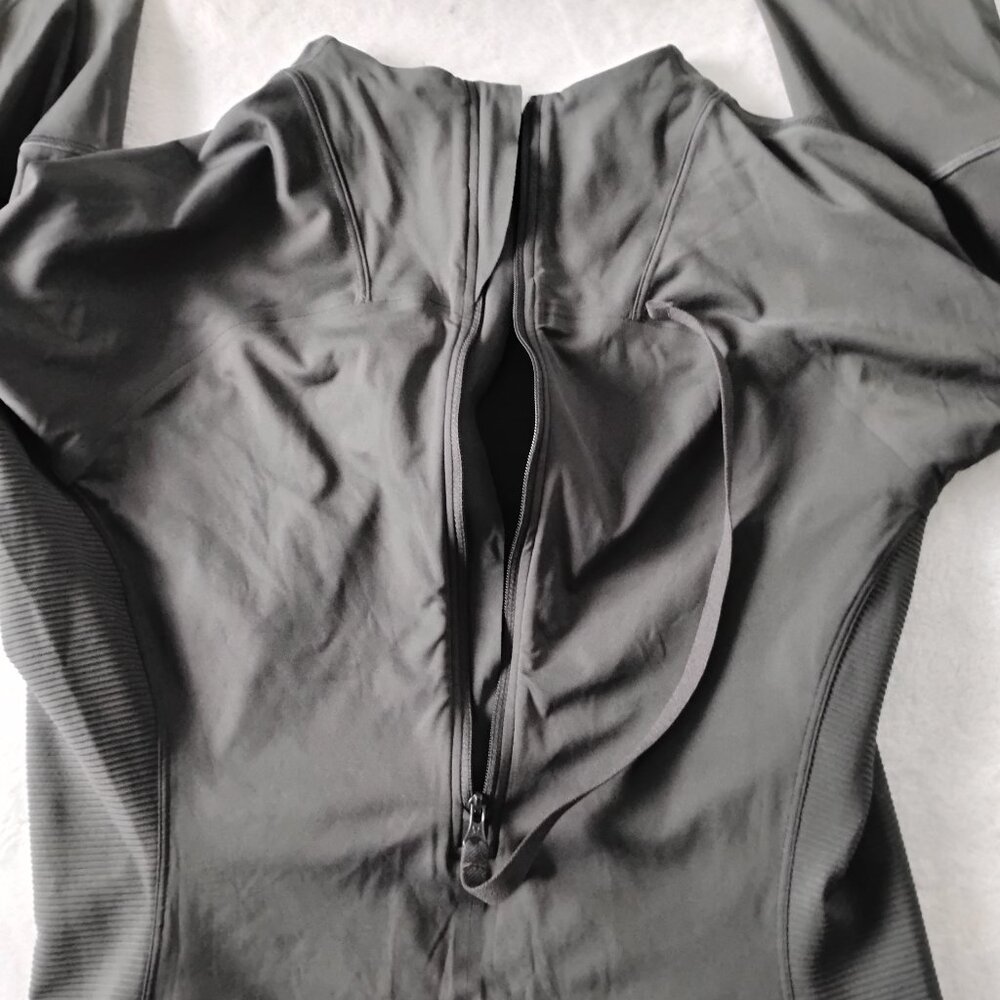 Lululemon Quickflash Pullover Size 6 Graphite Grey - image 6